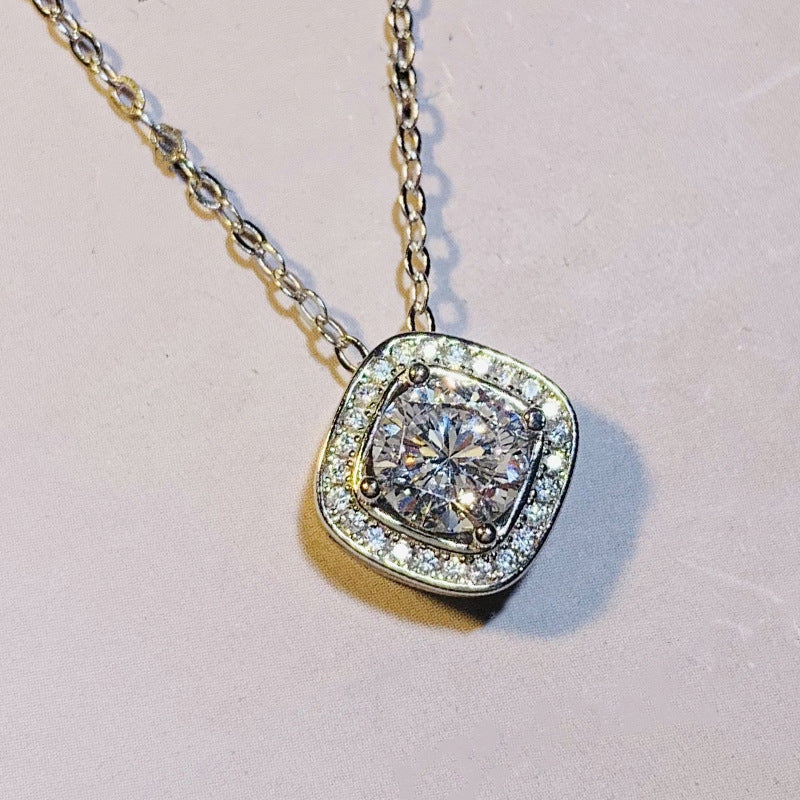 Herkkä käsityö Kaulakoru