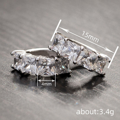 Hurmaava Korvarengas jokaiseen tilaisuuteen