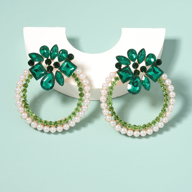 Hurmaava Helmi Korvarengas jokaiseen tilaisuuteen