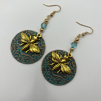 Kaunis Korvarengas ainutlaatuisella tyylillä