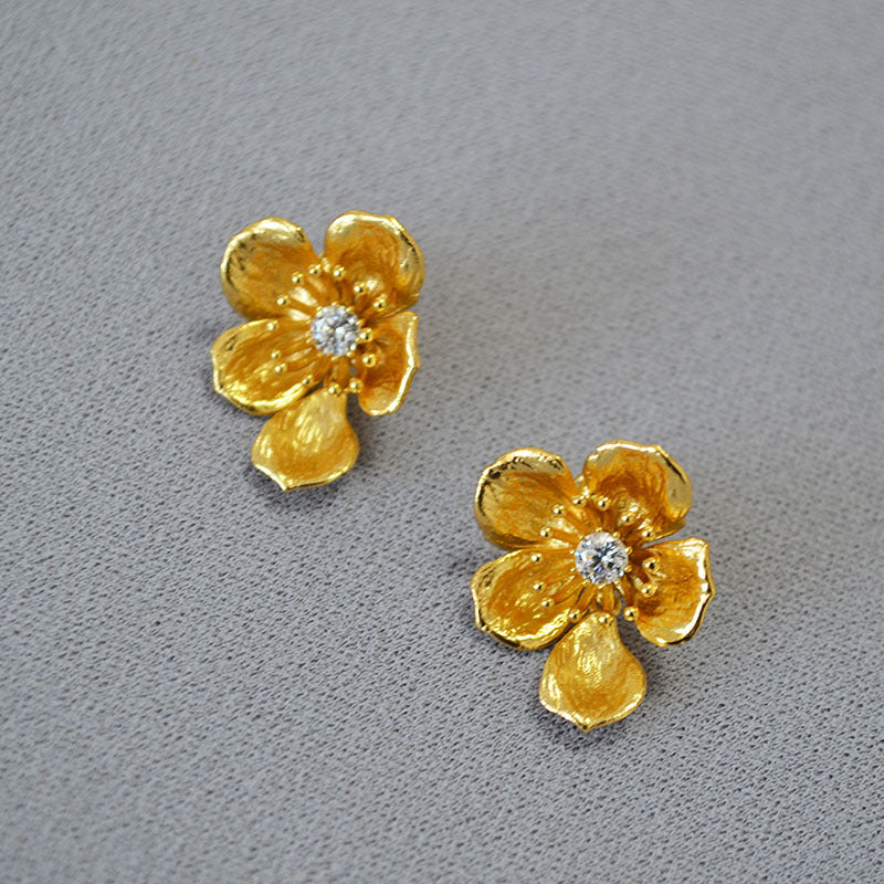 Hurmaava Kulta Korvarengas jokaiseen tilaisuuteen