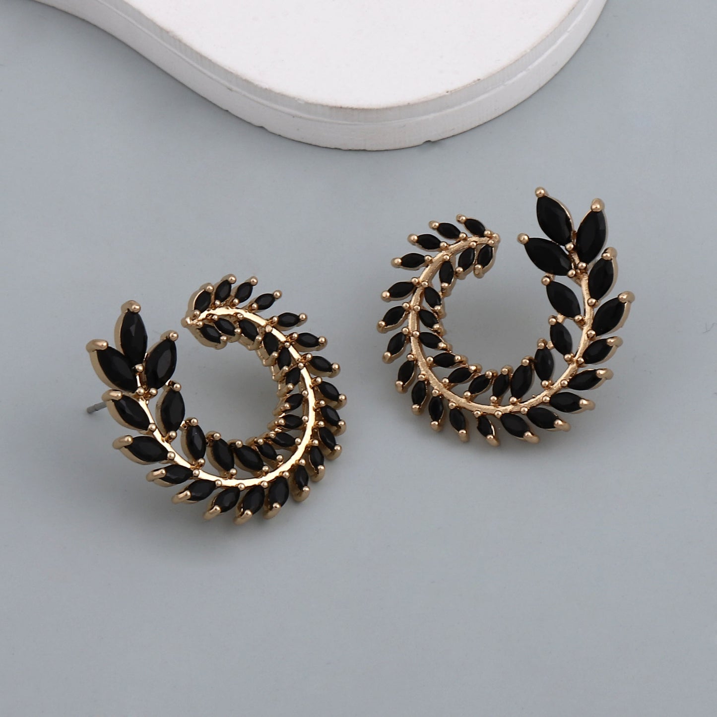 Kaunis Korvarengas ainutlaatuisella tyylillä