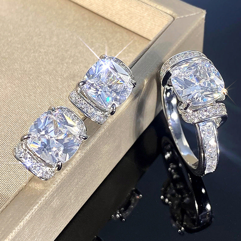 Hurmaava Korvarengas jokaiseen tilaisuuteen