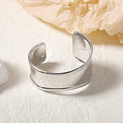 Kaunis Rannekoru ainutlaatuisella tyylillä