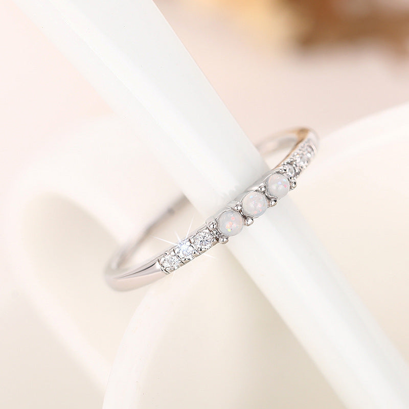 Klassinen Sormus ajattomalla viehätyksellä