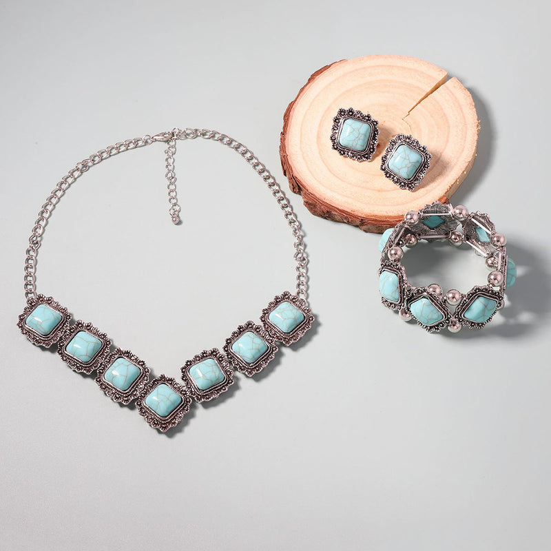 Kaunis Korvarengas ainutlaatuisella tyylillä