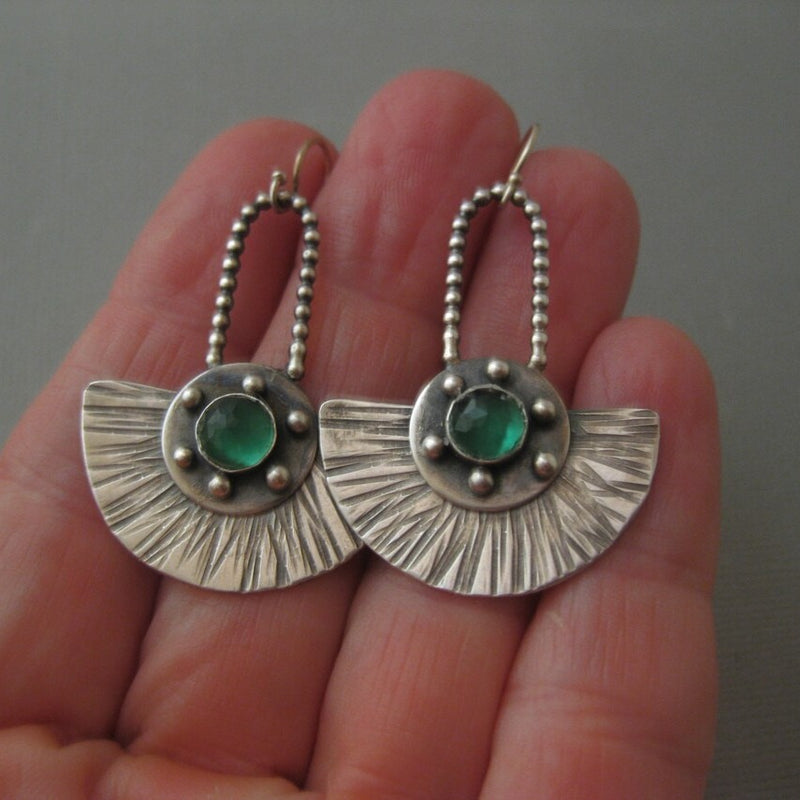 Klassinen Korvarengas ajattomalla viehätyksellä