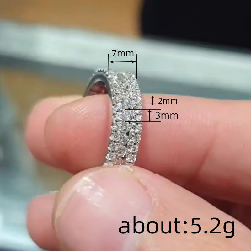 Klassinen Sormus ajattomalla viehätyksellä