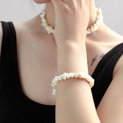 Klassinen Kaulakoru ajattomalla viehätyksellä