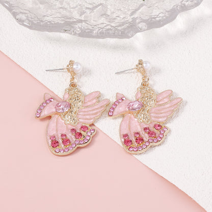 Klassinen Helmi Korvarengas ajattomalla viehätyksellä