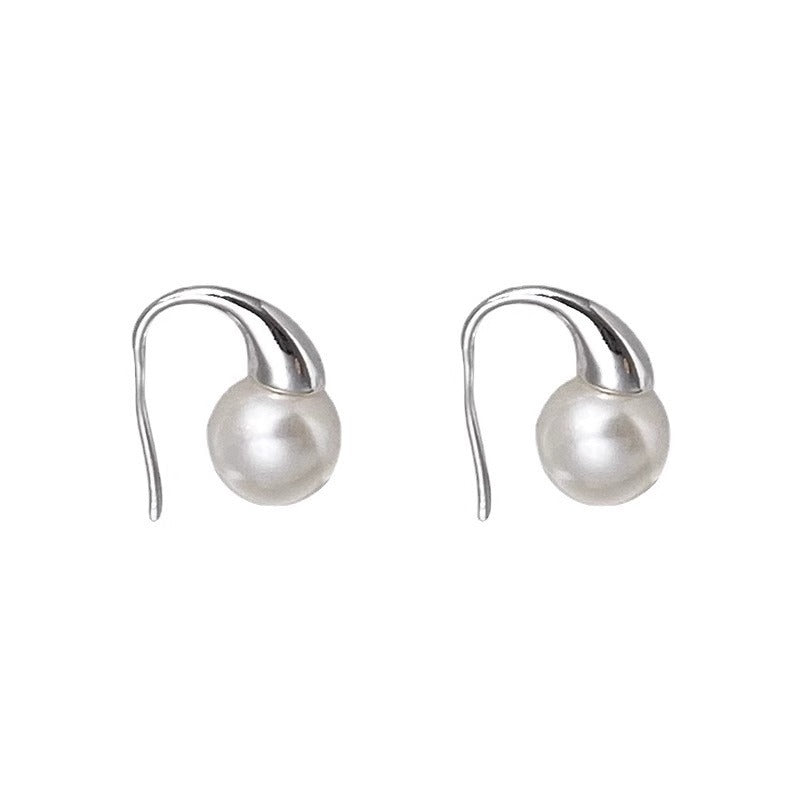 Hurmaava Helmi Korvarengas jokaiseen tilaisuuteen