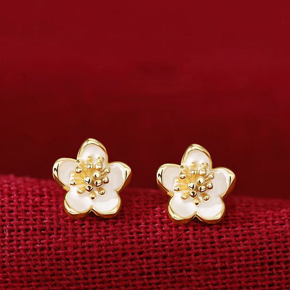 Kaunis Korvarengas ainutlaatuisella tyylillä