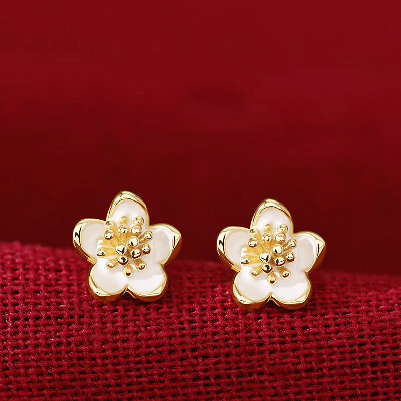 Kaunis Korvarengas ainutlaatuisella tyylillä