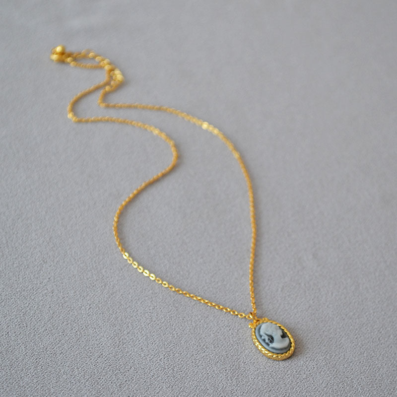 Romanttinen Helmi Kaulakoru erityisiin hetkiin