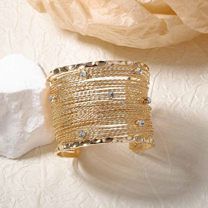 Klassinen Rannekoru ajattomalla viehätyksellä