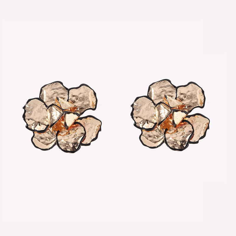 Kaunis Korvarengas ainutlaatuisella tyylillä