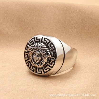 Hurmaava Sormus jokaiseen tilaisuuteen