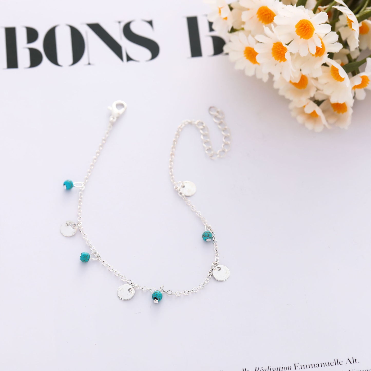 Kaunis Nilkkakoru ainutlaatuisella tyylillä