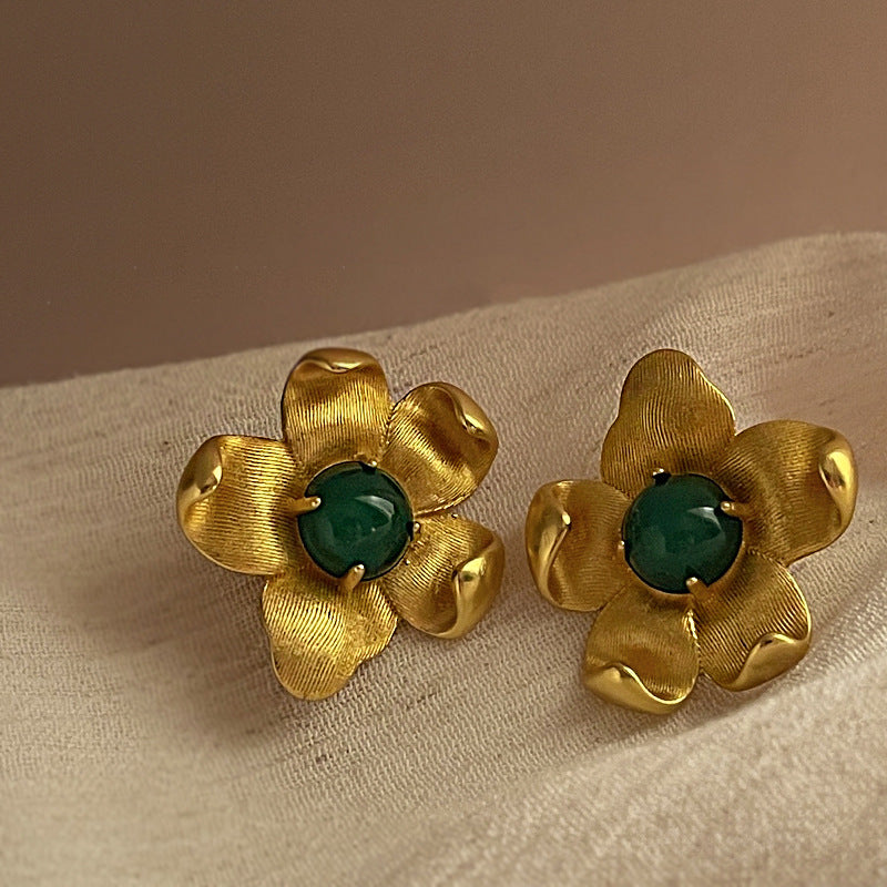 Kaunis Kulta Korvarengas ainutlaatuisella tyylillä