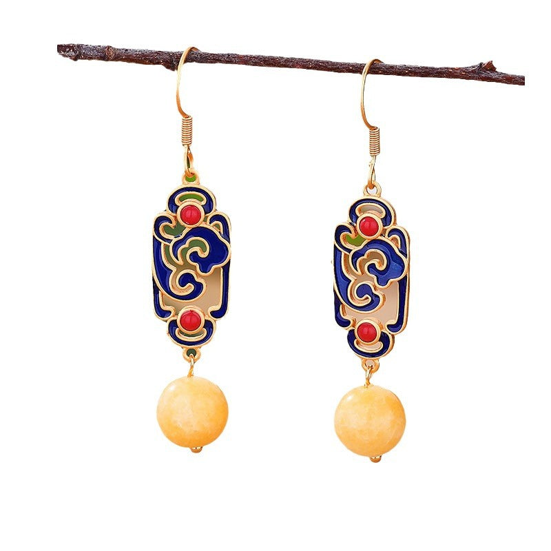 Klassinen Hopea Korvarengas ajattomalla viehätyksellä