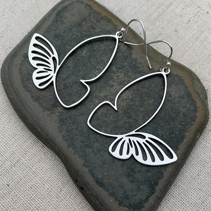 Klassinen Korvarengas ajattomalla viehätyksellä