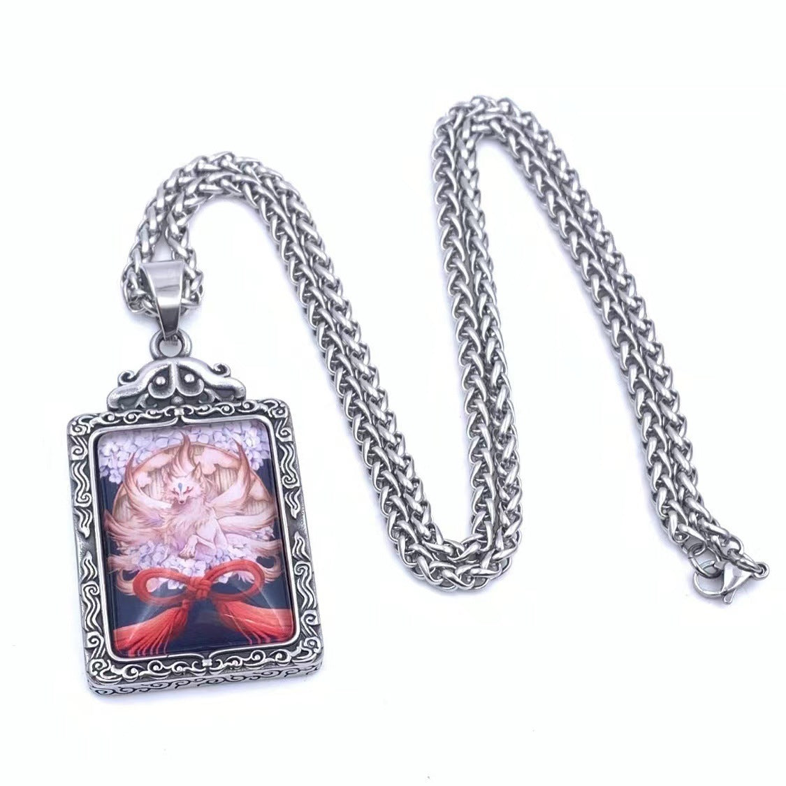 Klassinen Riipus ajattomalla viehätyksellä