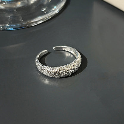 Kaunis Sormus ainutlaatuisella tyylillä