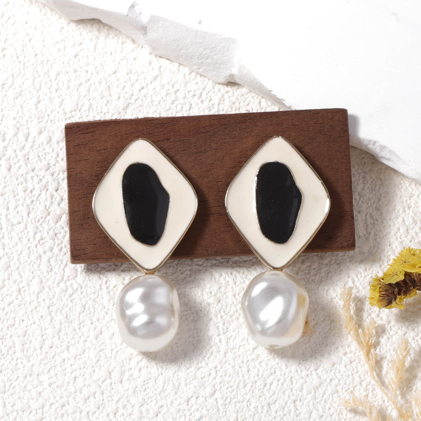 Elegantti Helmi Korvarengas jokaiseen tilaisuuteen