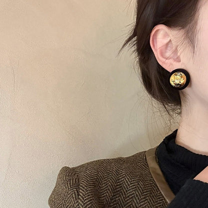 Kaunis Korvarengas ainutlaatuisella tyylillä