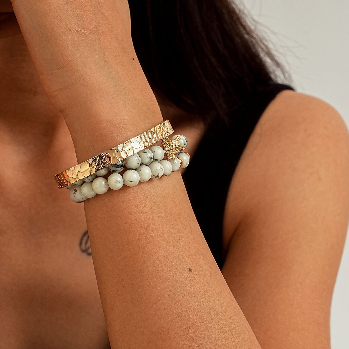 Klassinen Kulta Korusetti ajattomalla viehätyksellä