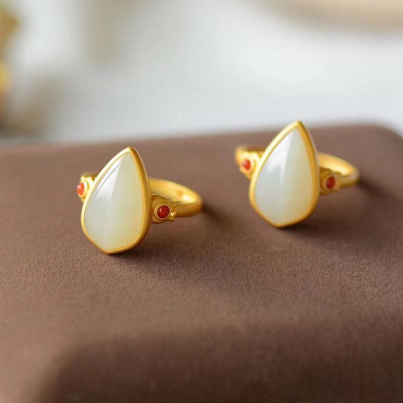 Kaunis Kulta Sormus ainutlaatuisella tyylillä