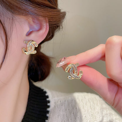 Elegantti Kulta Korvarengas jokaiseen tilaisuuteen