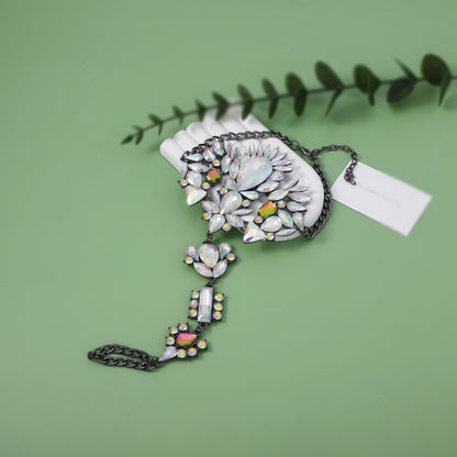 Hurmaava Koru jokaiseen tilaisuuteen