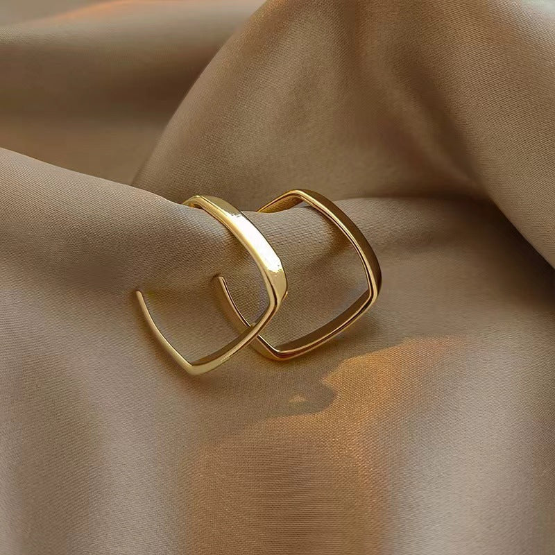 Romanttinen Kulta Korvarengas erityisiin hetkiin