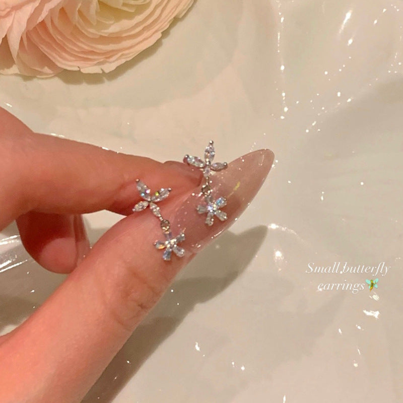 Kaunis Korvarengas ainutlaatuisella tyylillä