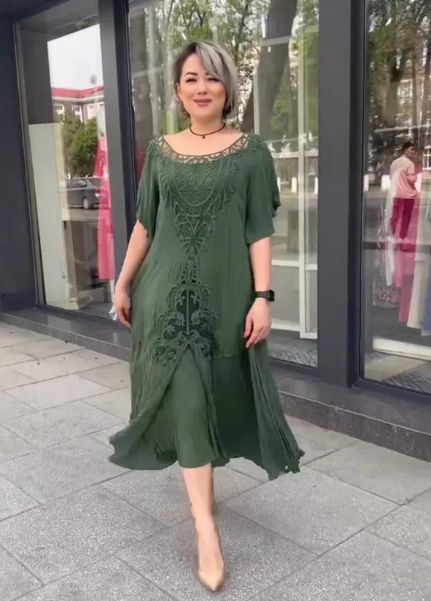 Well Tailored Dress with a Graceful Silhouette