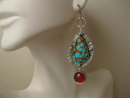 Kaunis Korvarengas ainutlaatuisella tyylillä