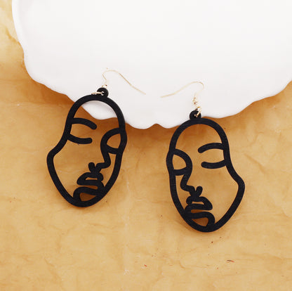 Kaunis Korvarengas ainutlaatuisella tyylillä