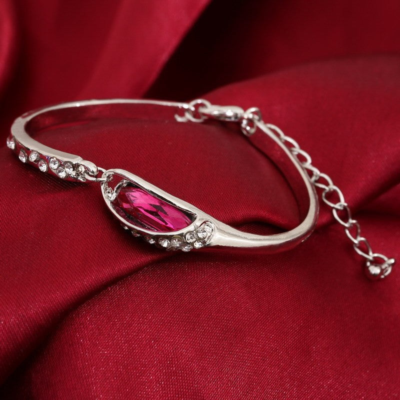 Klassinen Rannekoru ajattomalla viehätyksellä