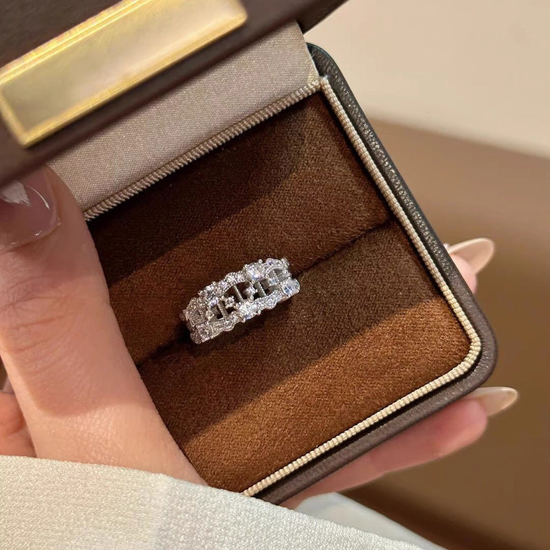 Kaunis Koru ainutlaatuisella tyylillä