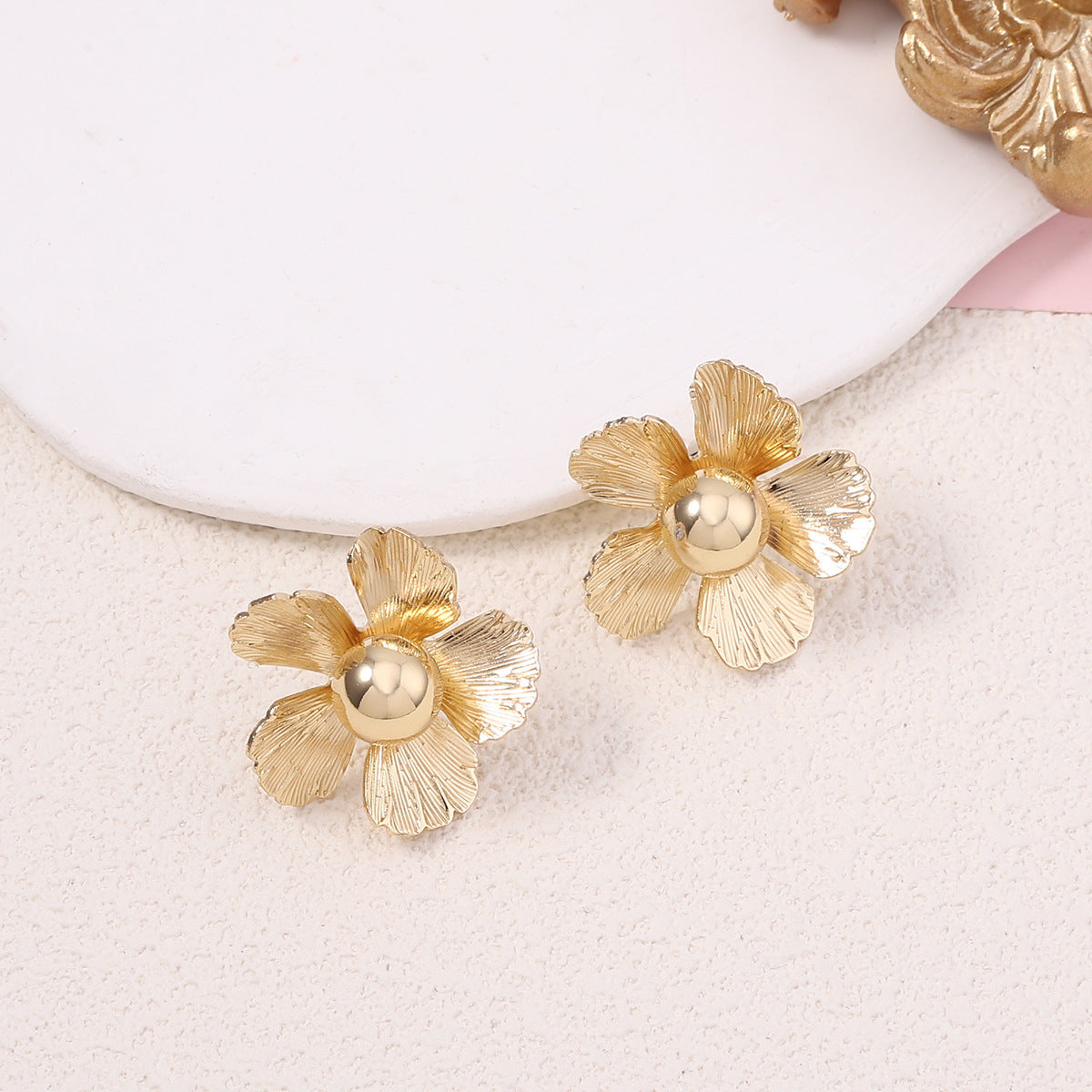 Klassinen Korvarengas ajattomalla viehätyksellä