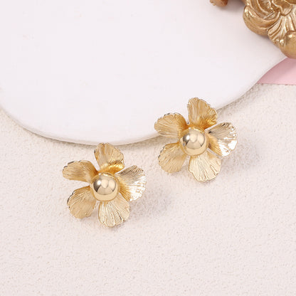 Klassinen Korvarengas ajattomalla viehätyksellä