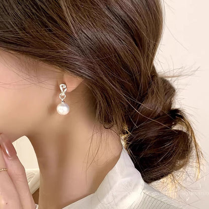 Kaunis Helmi Korvarengas ainutlaatuisella tyylillä