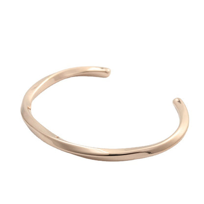 Klassinen Rannekoru ajattomalla viehätyksellä