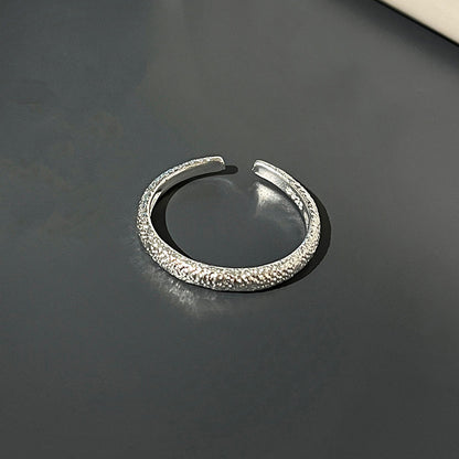 Kaunis Sormus ainutlaatuisella tyylillä