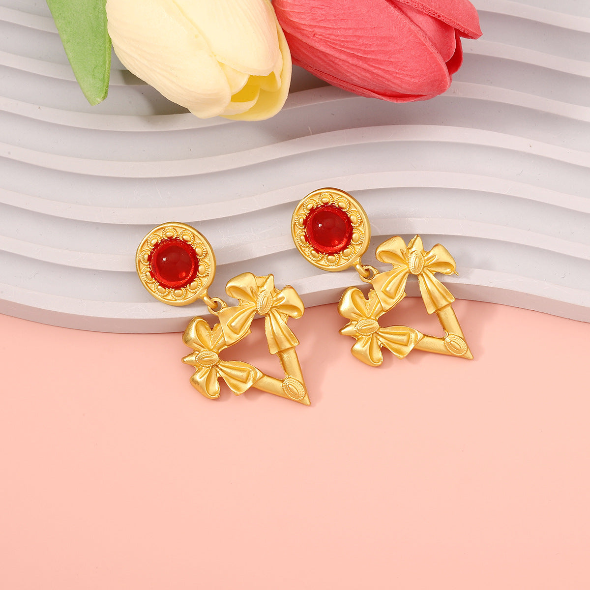 Kaunis Korvarengas ainutlaatuisella tyylillä