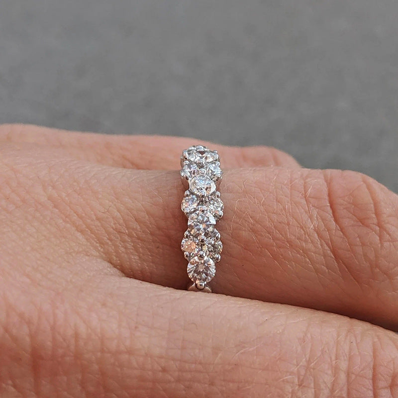 Kaunis Sormus ainutlaatuisella tyylillä