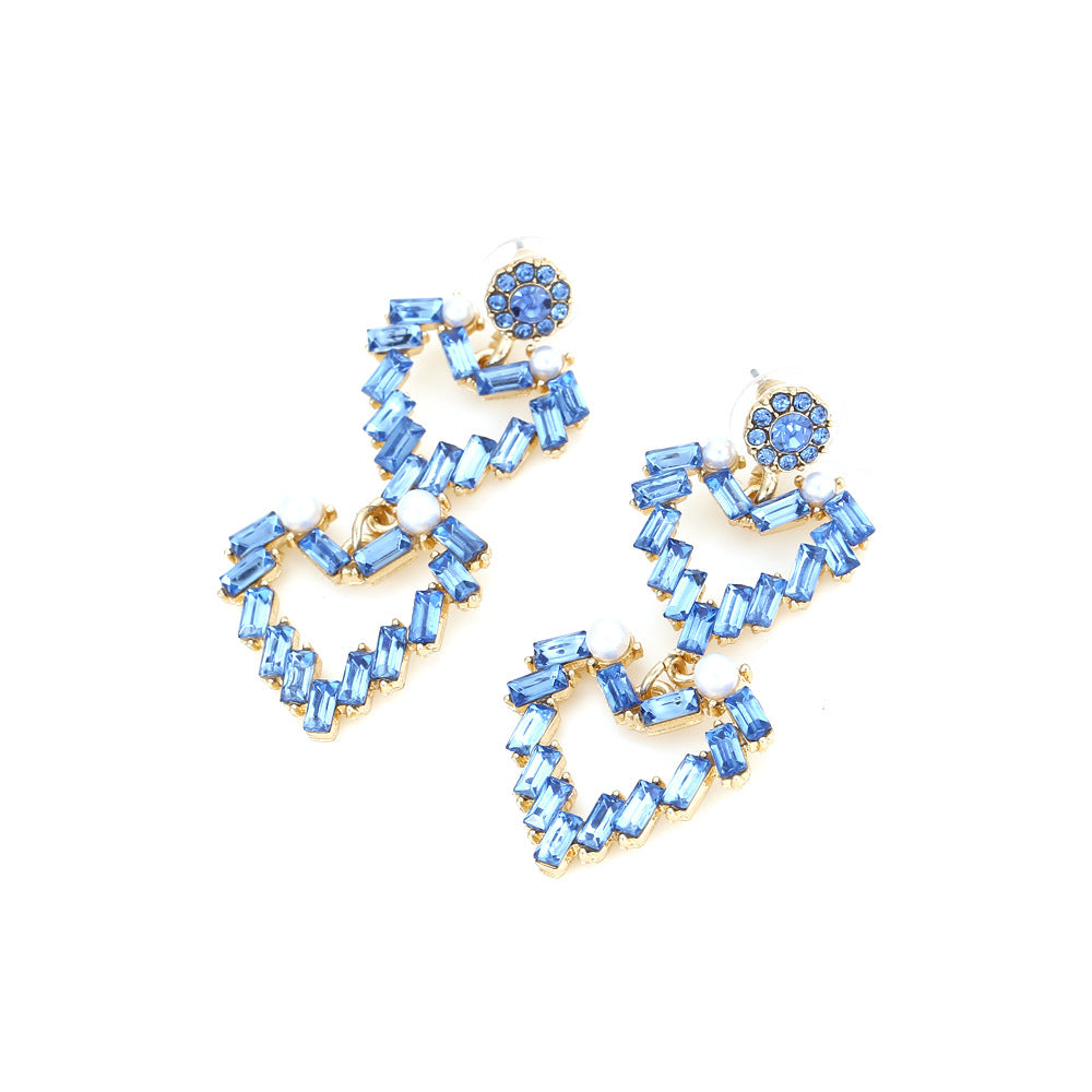 Kaunis Korvarengas ainutlaatuisella tyylillä