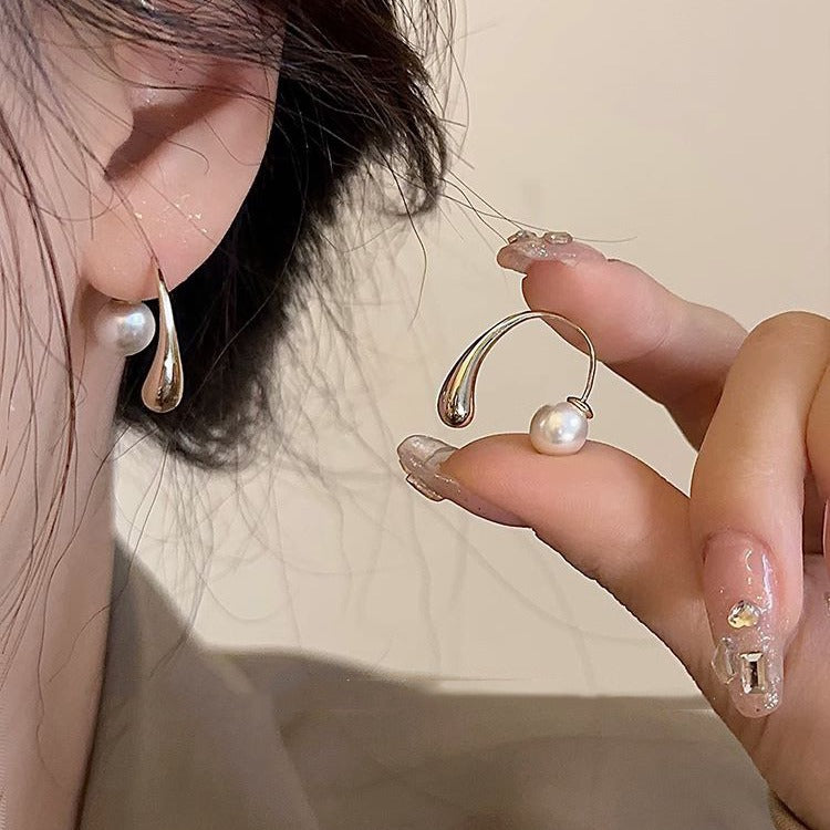 Kaunis Helmi Korvarengas ainutlaatuisella tyylillä