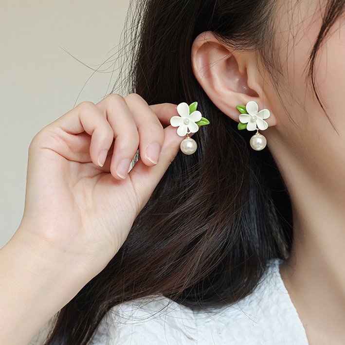 Hurmaava Helmi Korvarengas jokaiseen tilaisuuteen